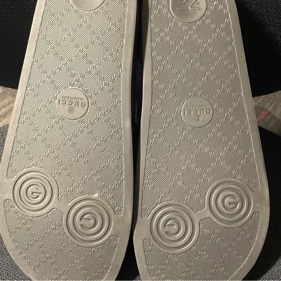 Gucci Black and Gold Star Pattern Men's Slides - Picture 6 of 7